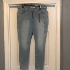 Levi’s 710 Super Skinny Jeans